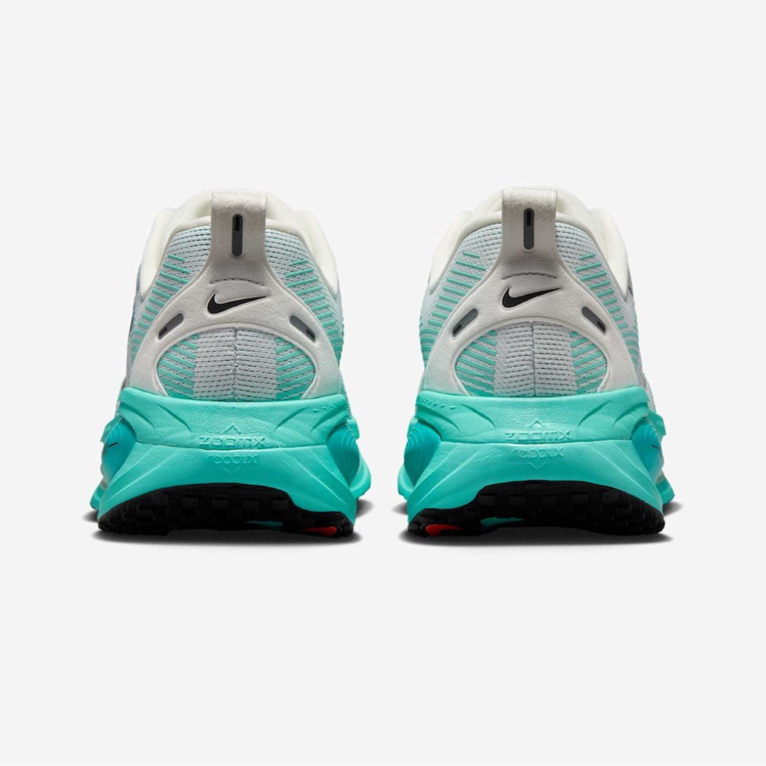 Vomero 18 - White/Dusty Cactus