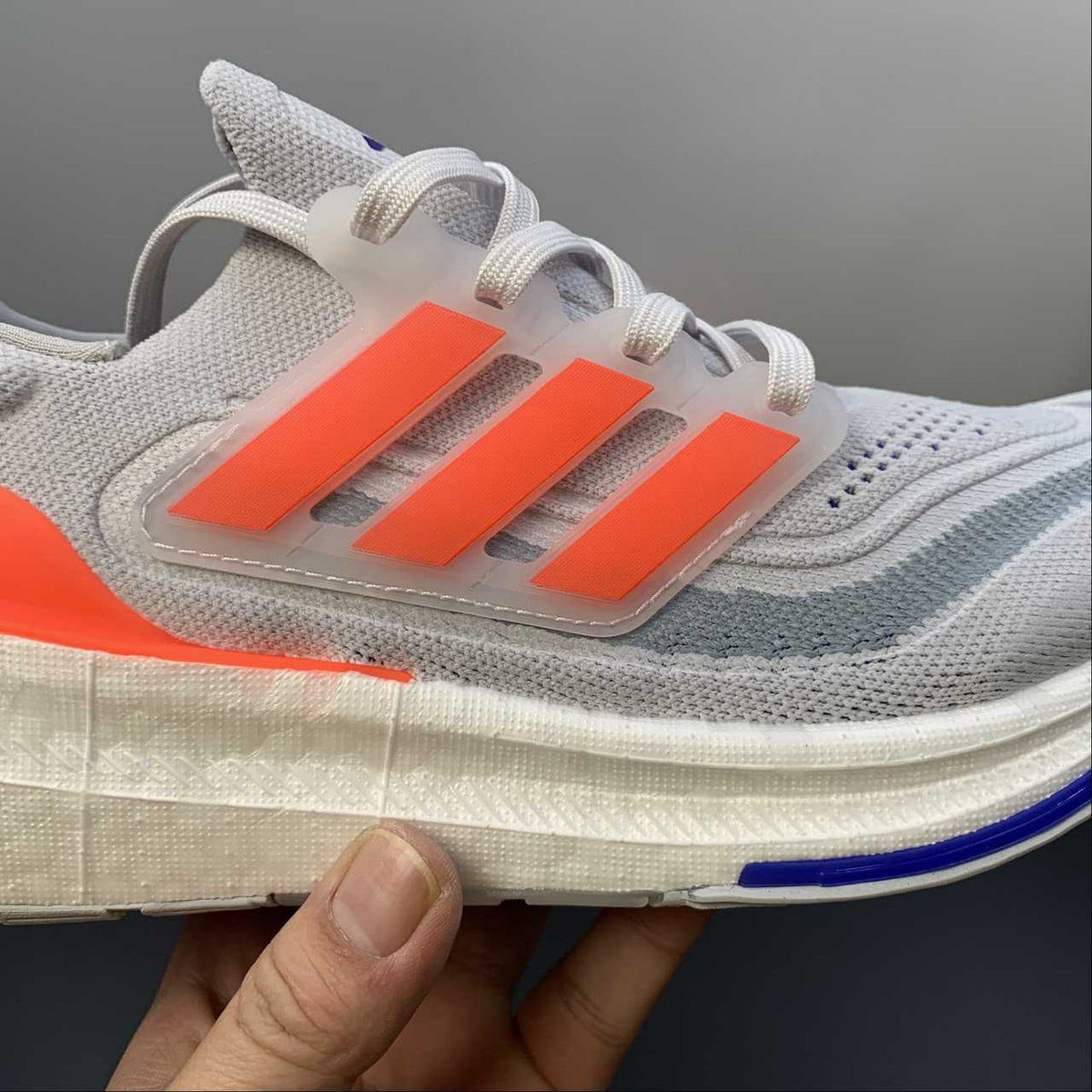 Ultraboost Light 23 Cinza com Laranja
