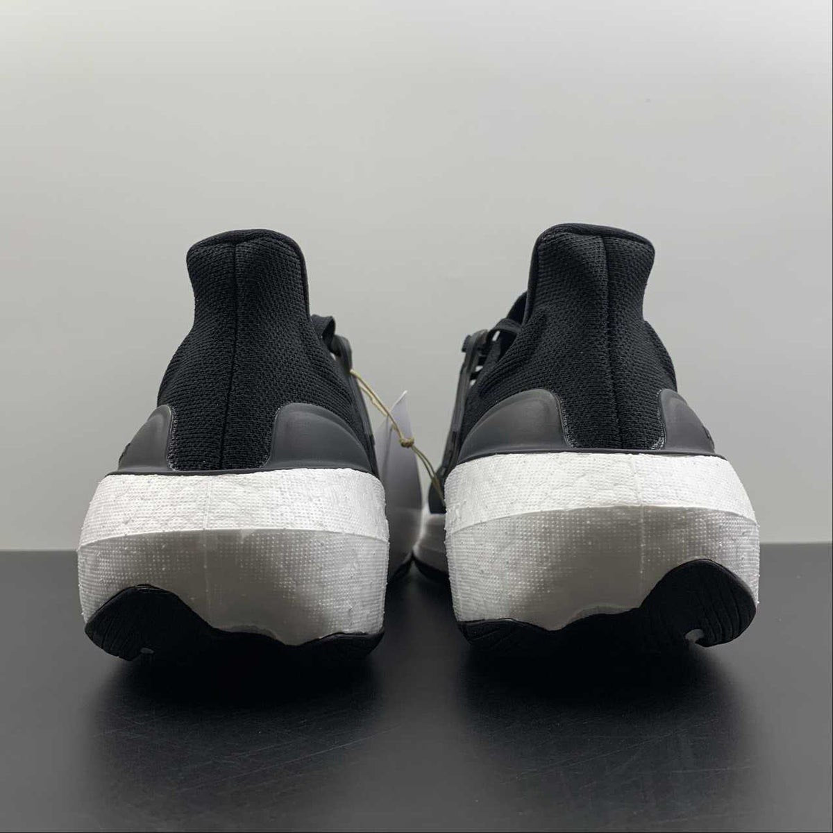 Ultraboost Light 23 Preto e Branco