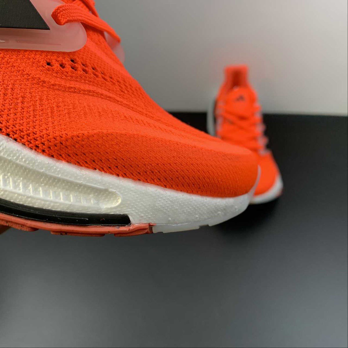 Ultraboost Light 23 Vermelho com Preto