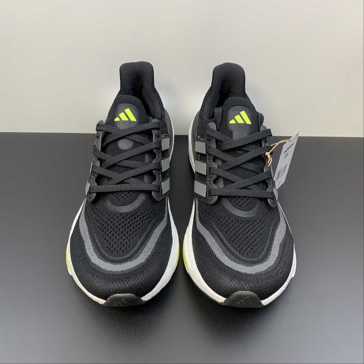 Ultraboost Light 23 Preto com Verde