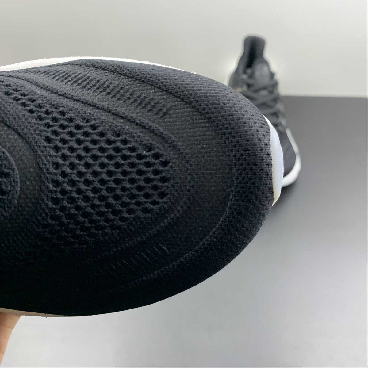 Ultraboost Light 23 Preto e Branco