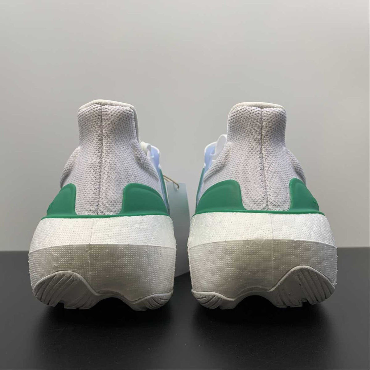 Ultraboost Light 23 Branco com Verde