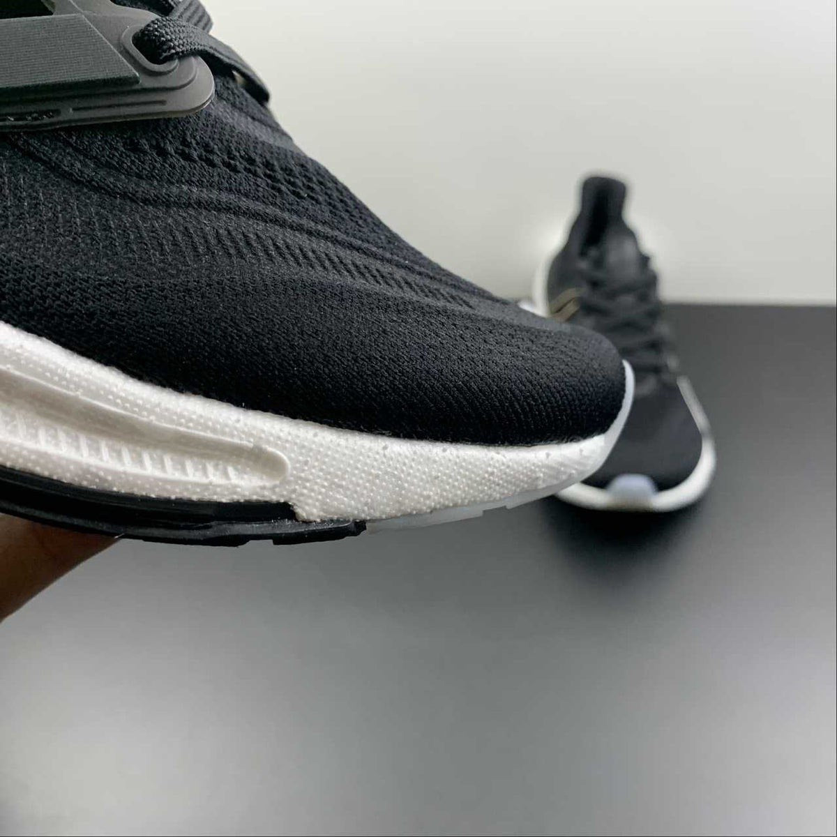 Ultraboost Light 23 Preto e Branco