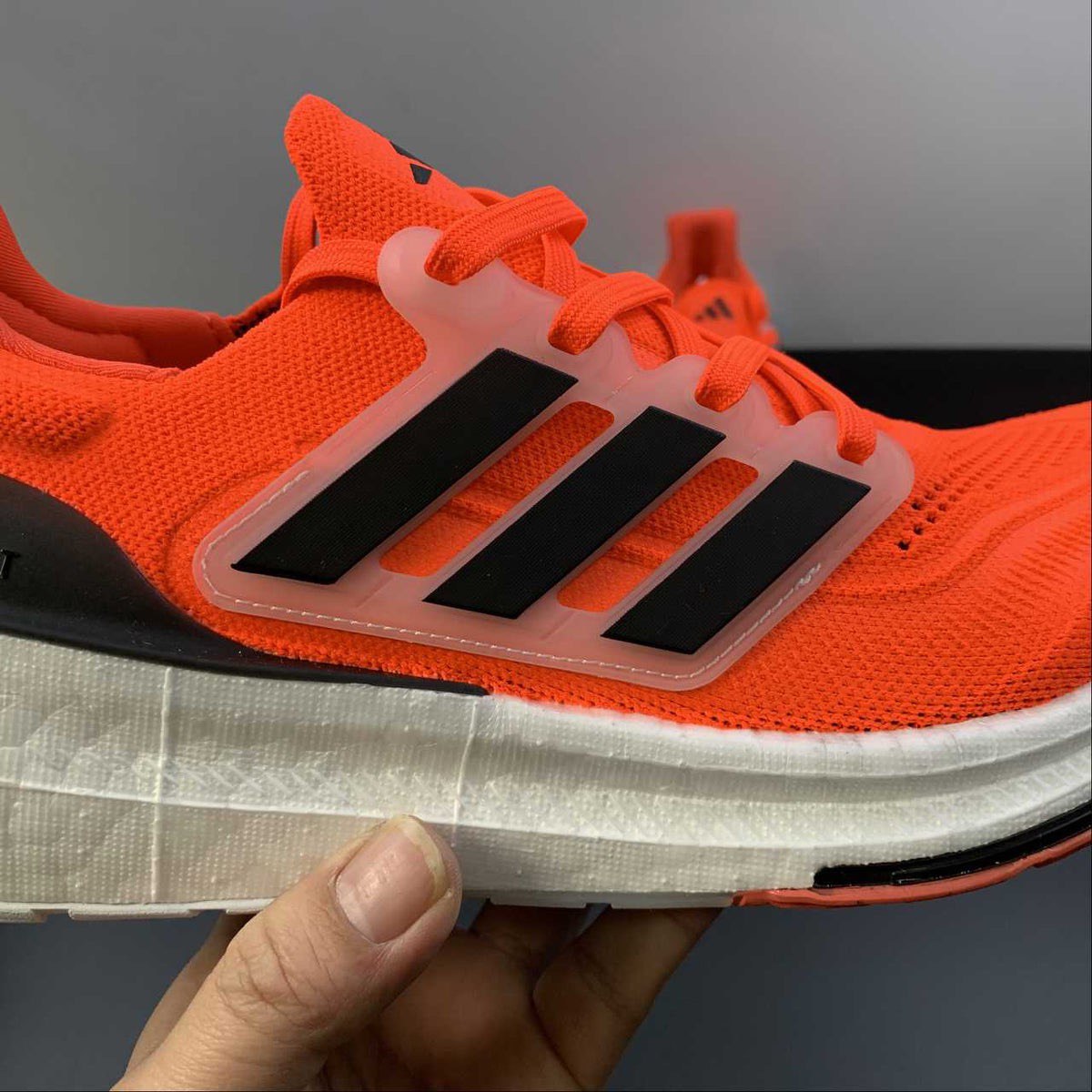 Ultraboost Light 23 Vermelho com Preto