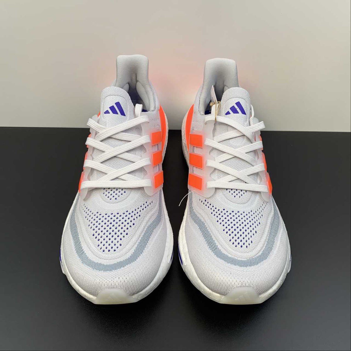 Ultraboost Light 23 Cinza com Laranja