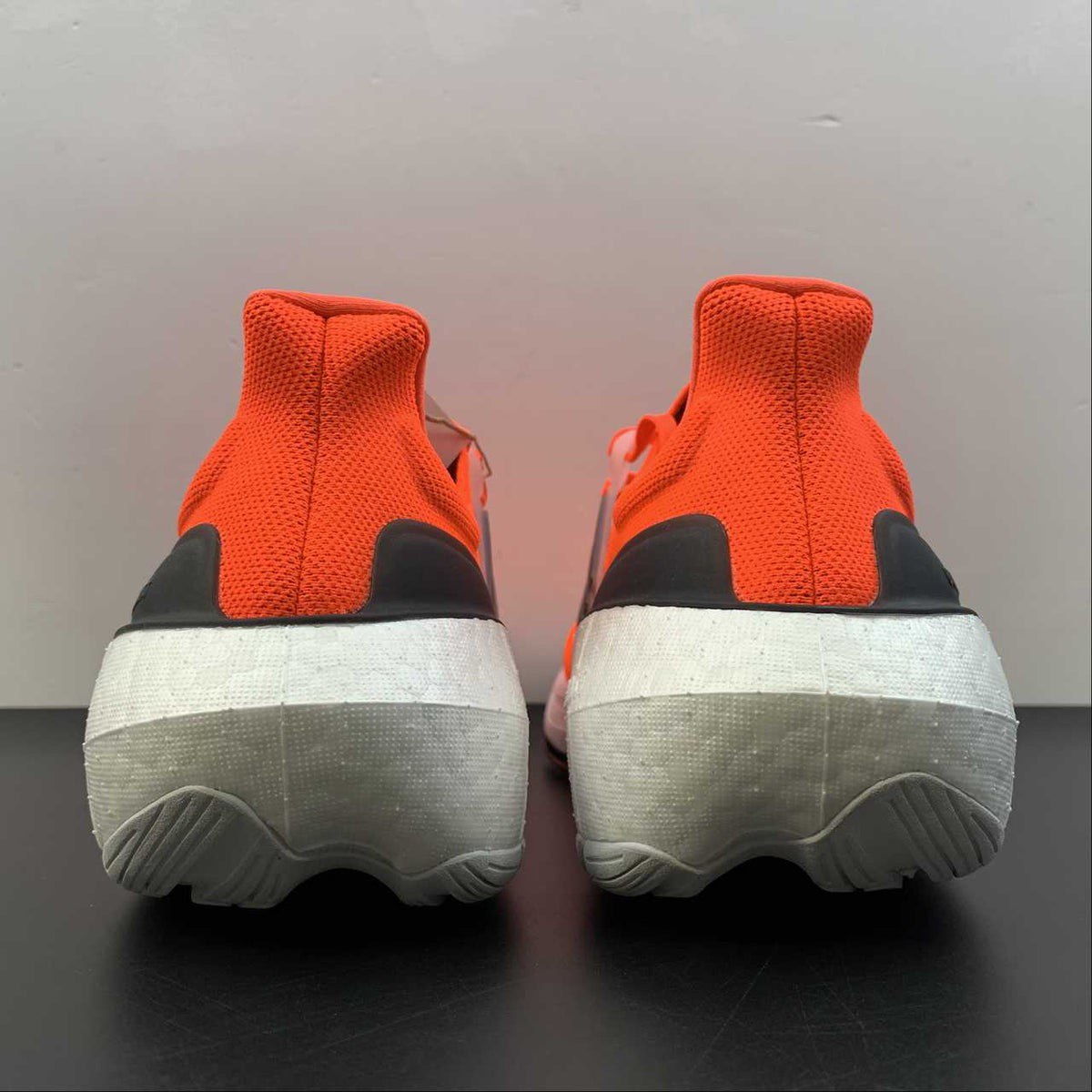 Ultraboost Light 23 Vermelho com Preto