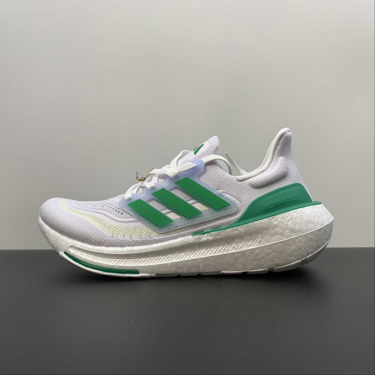 Ultraboost Light 23 Branco com Verde