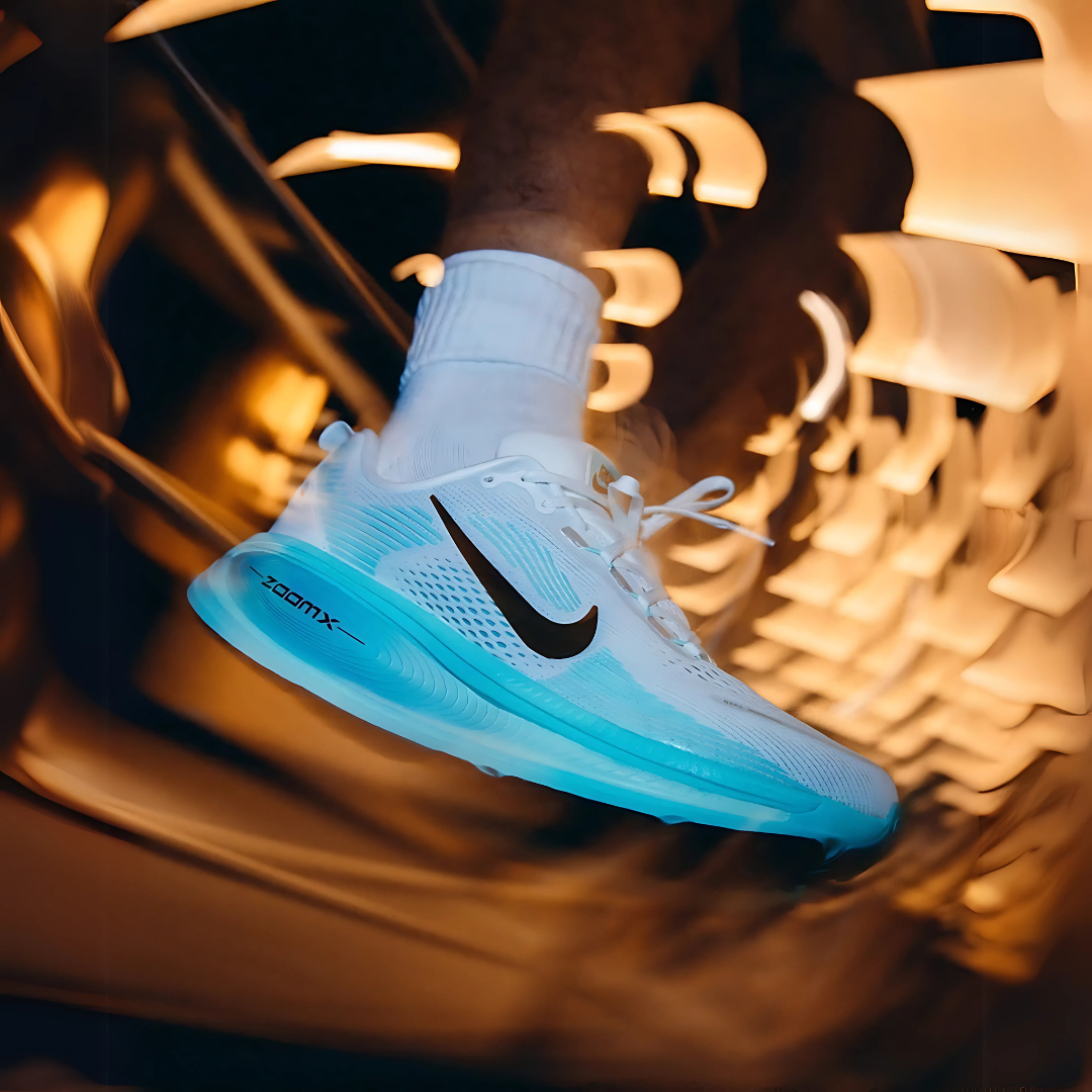 Vomero 18 - White/Dusty Cactus