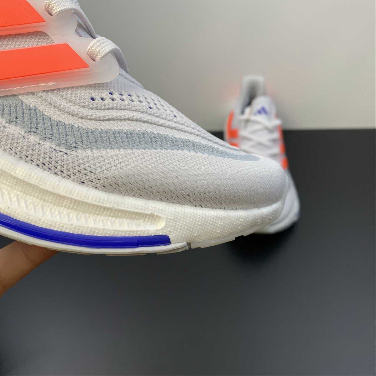Ultraboost Light 23 Cinza com Laranja