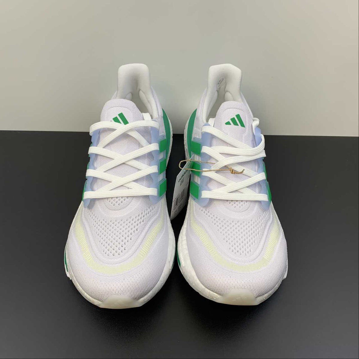 Ultraboost Light 23 Branco com Verde
