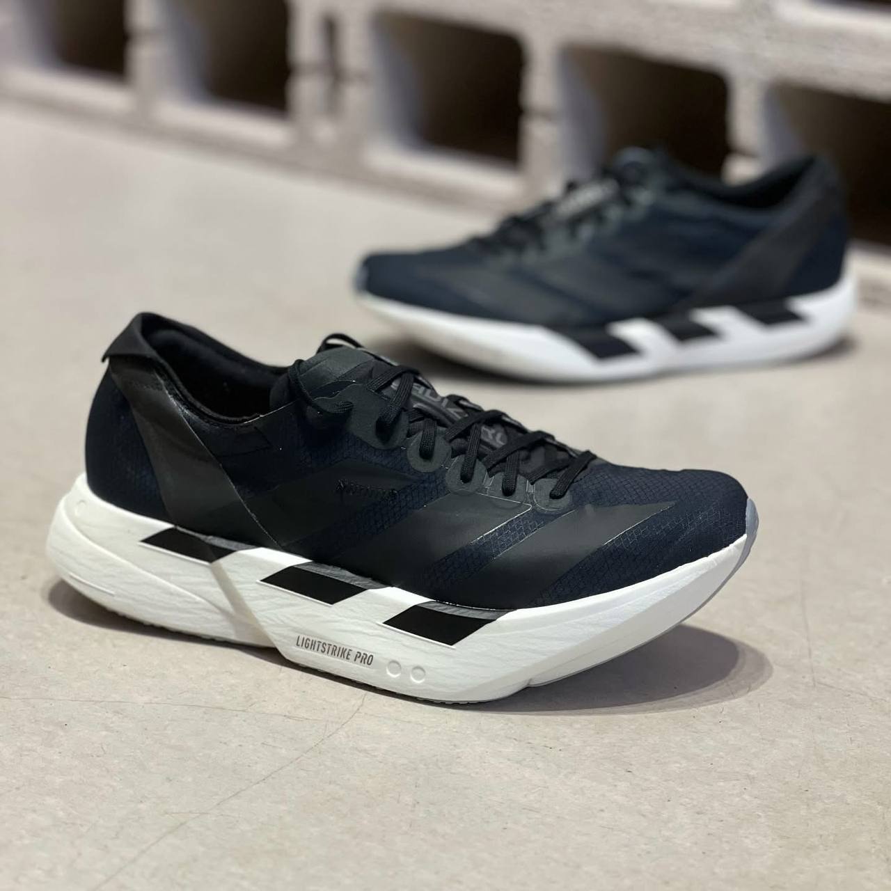 Adizero Adios Pro 4 Preto/Branco