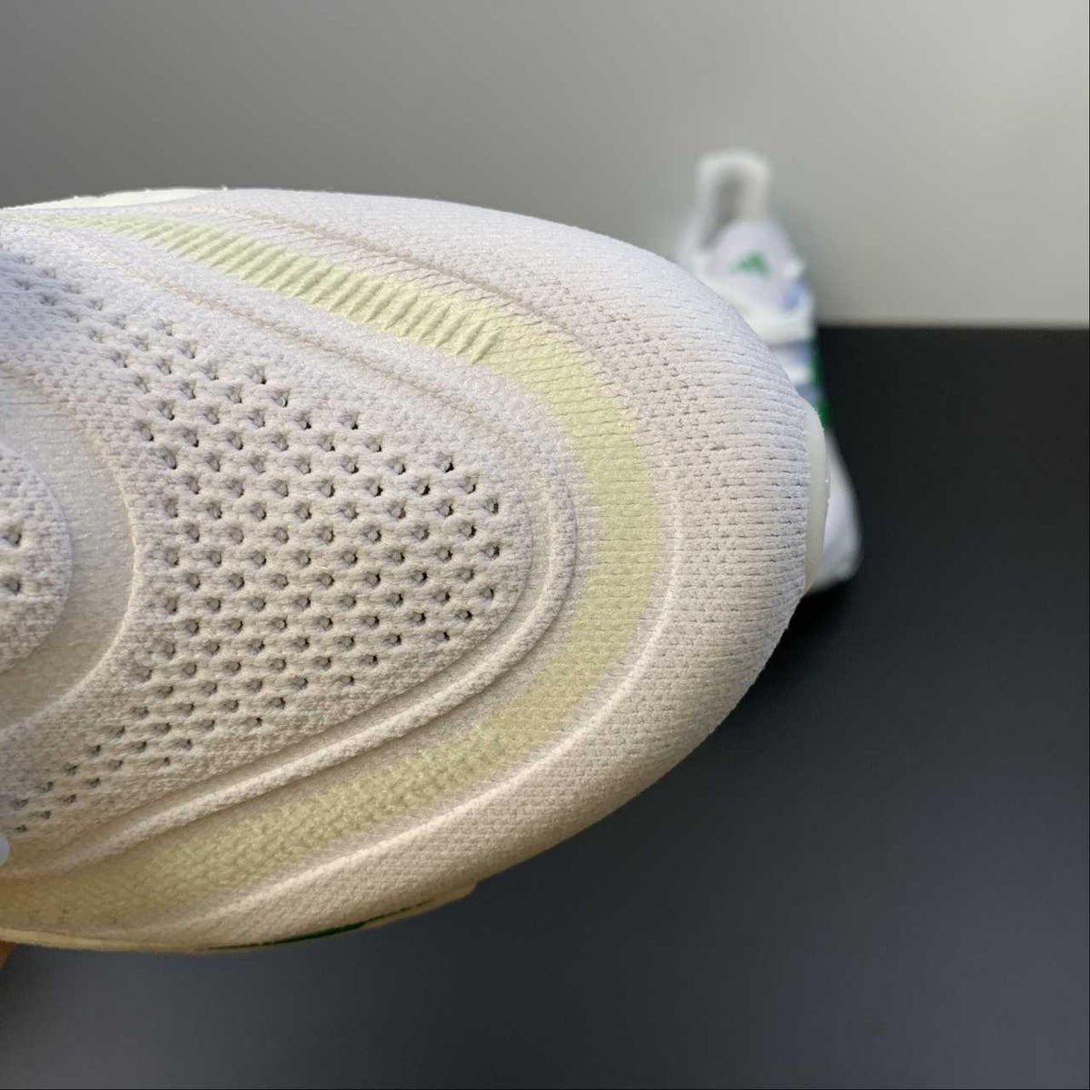 Ultraboost Light 23 Branco com Verde