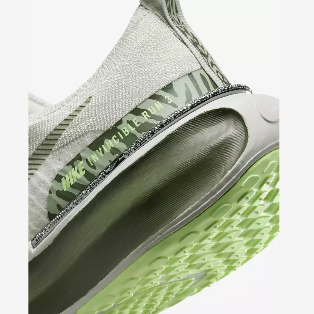 Invincible Run 3 Premium - Light Bone/Barely Volt