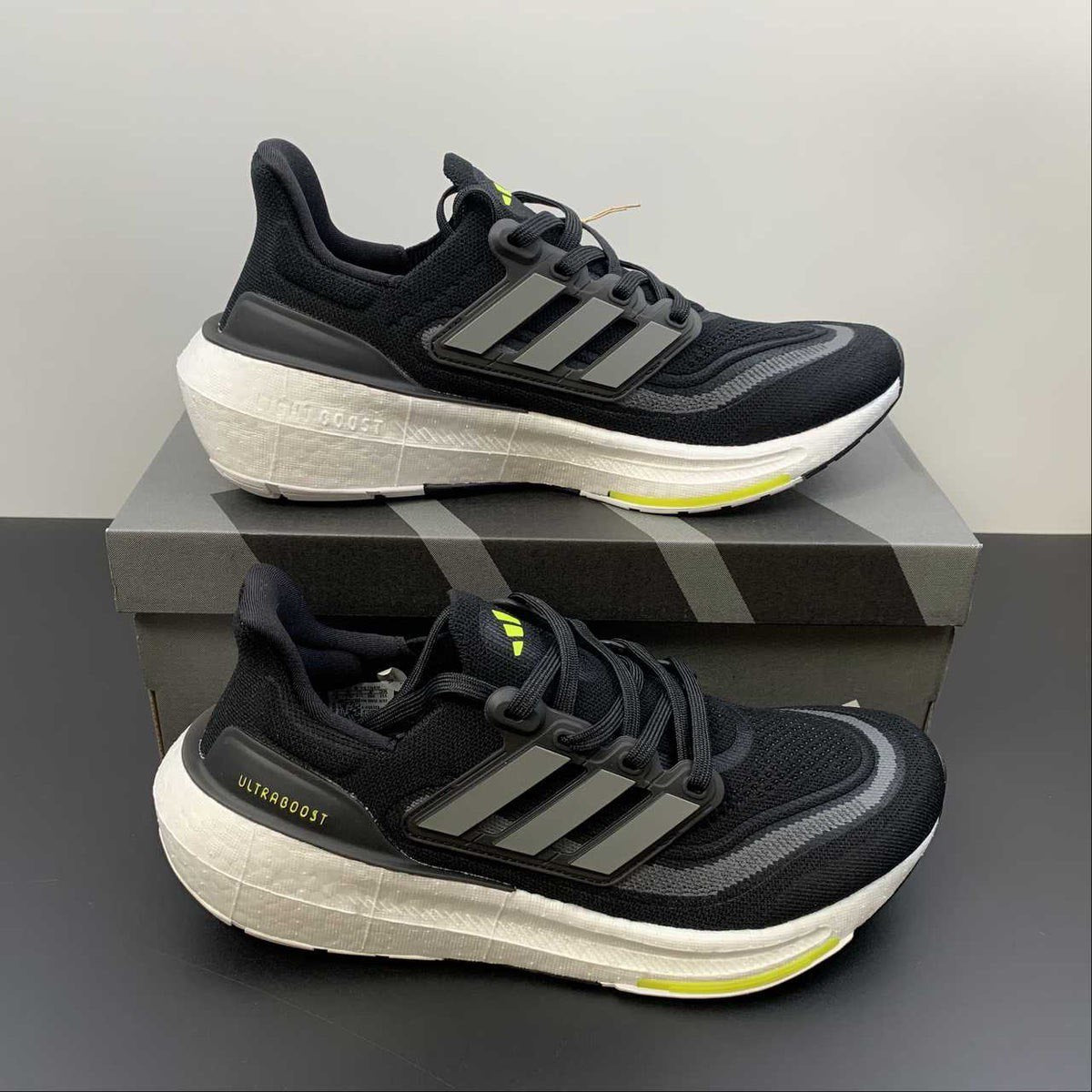 Ultraboost Light 23 Preto com Verde
