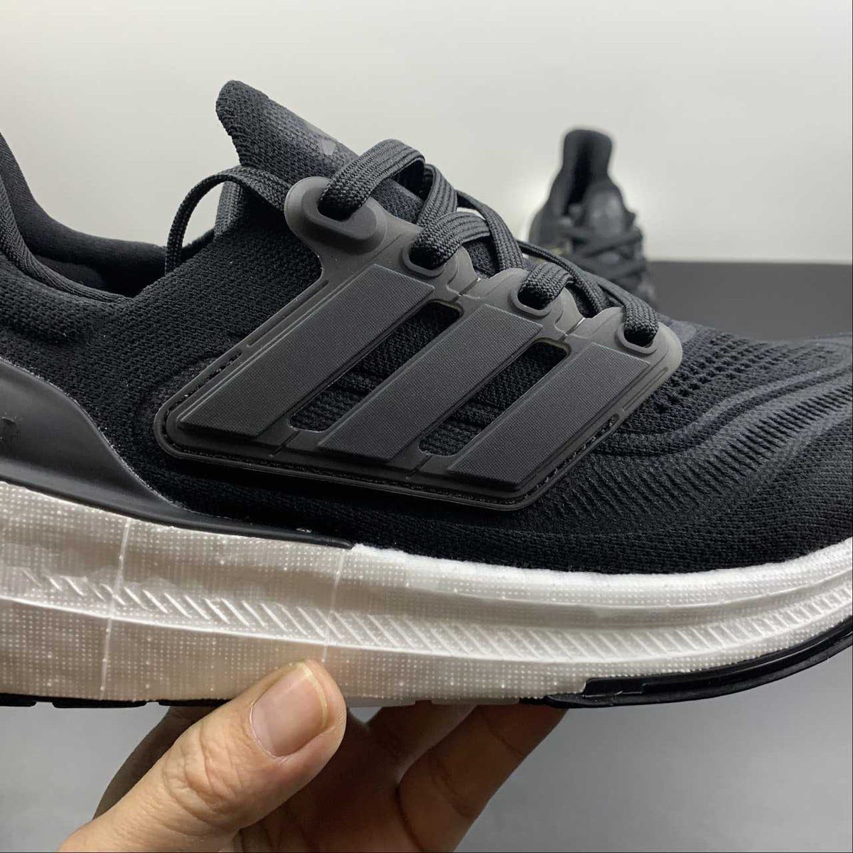 Ultraboost Light 23 Preto e Branco
