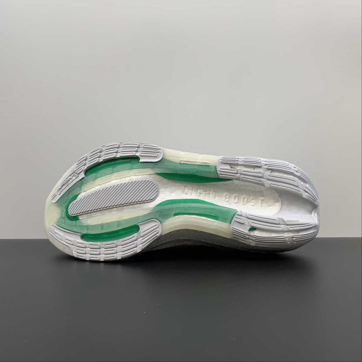 Ultraboost Light 23 Branco com Verde