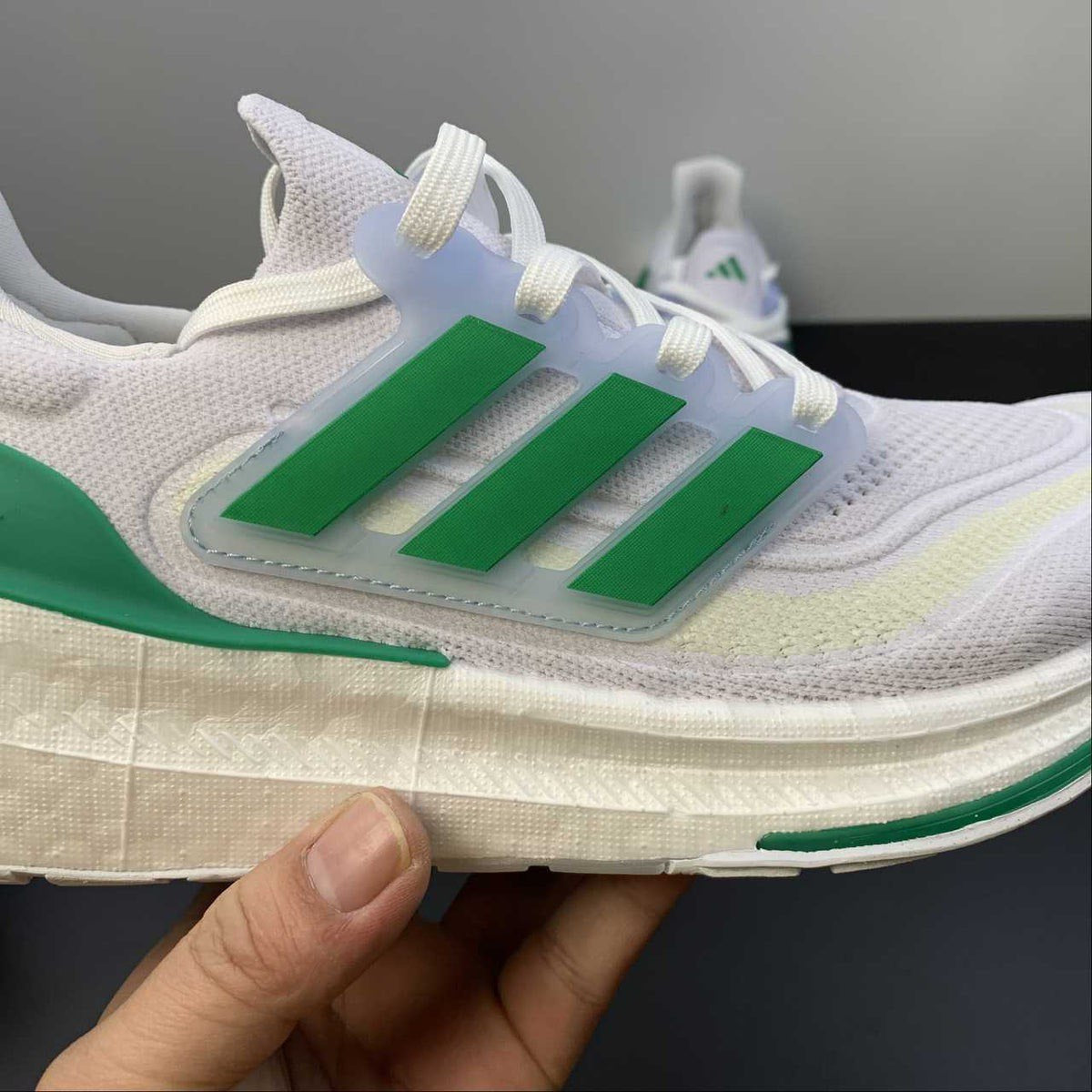 Ultraboost Light 23 Branco com Verde