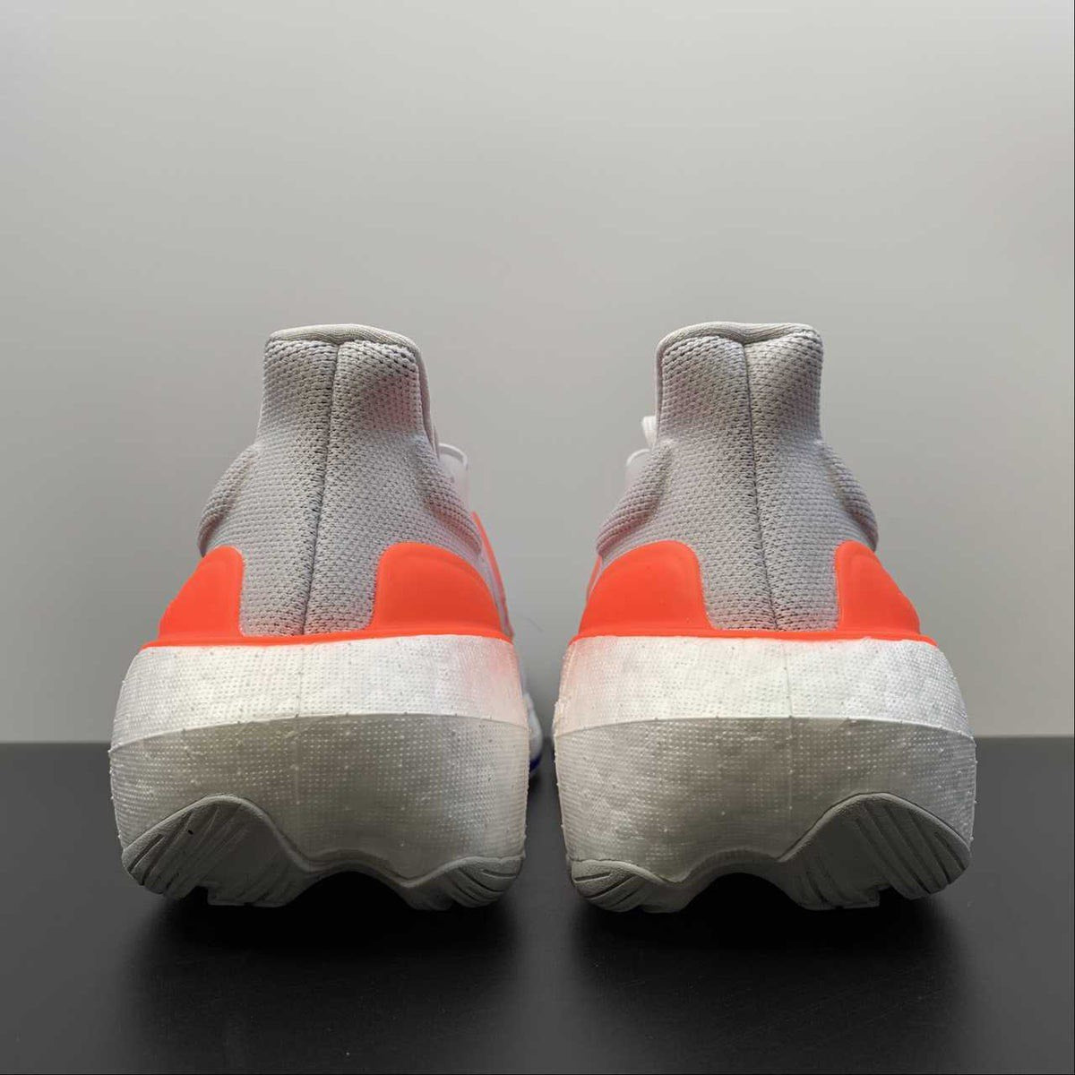 Ultraboost Light 23 Cinza com Laranja
