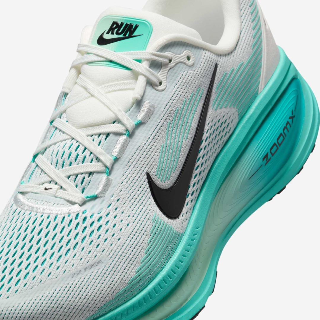 Vomero 18 - White/Dusty Cactus
