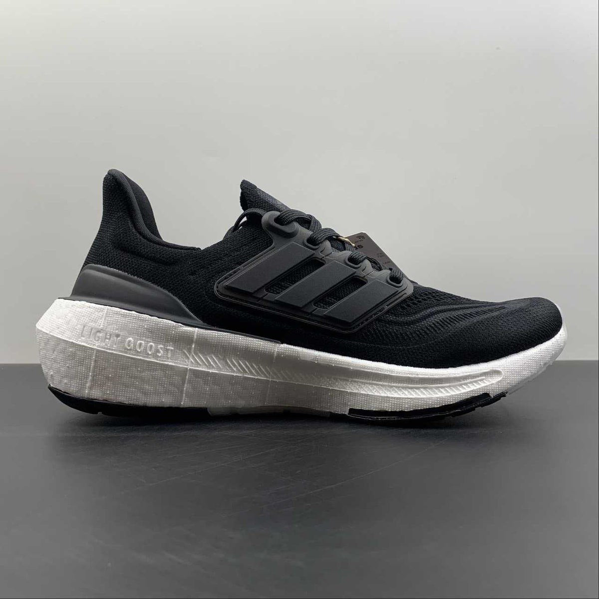 Ultraboost Light 23 Preto e Branco