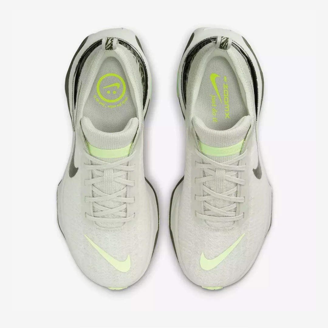Invincible Run 3 Premium - Light Bone/Barely Volt