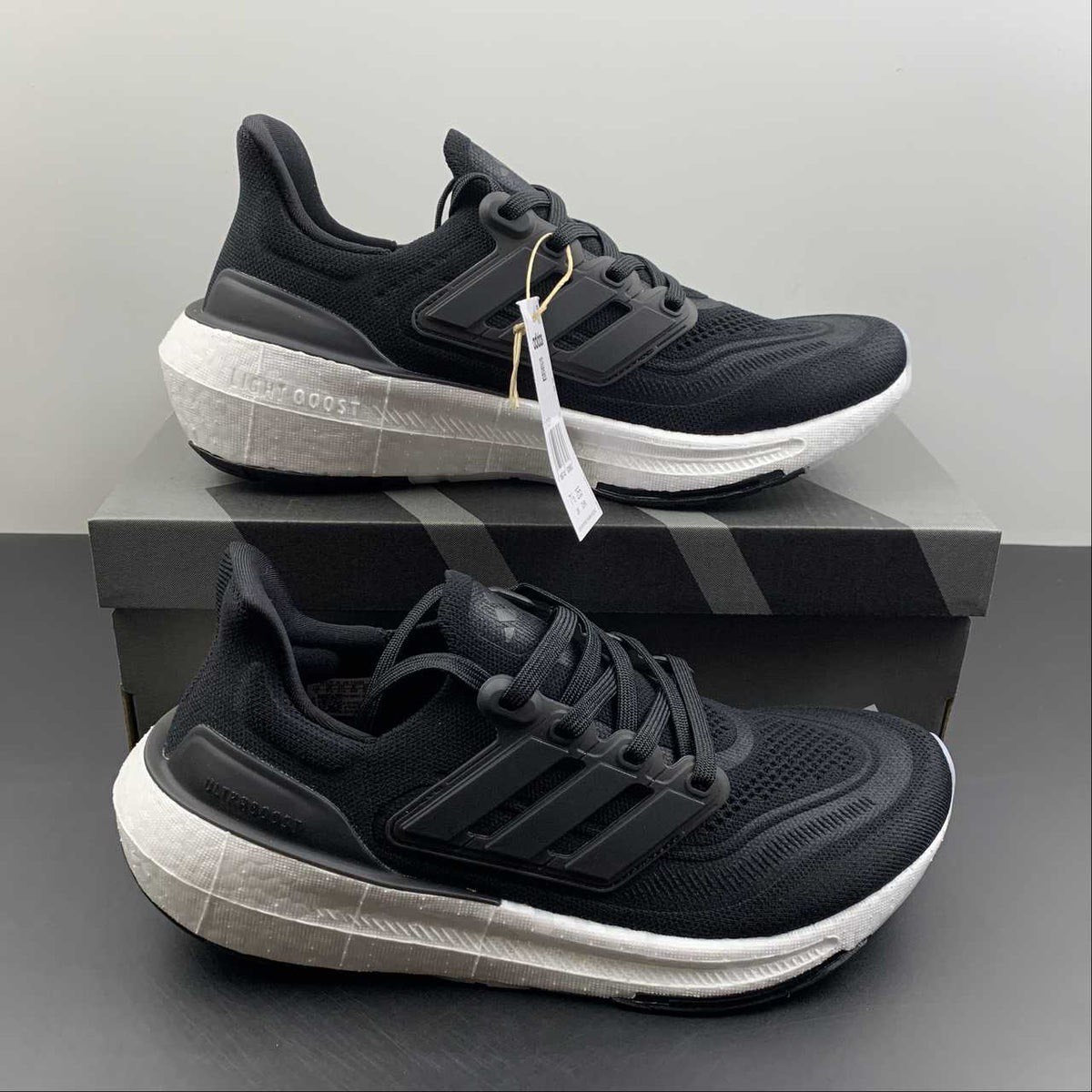 Ultraboost Light 23 Preto e Branco