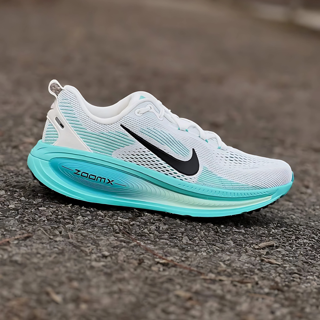 Vomero 18 - White/Dusty Cactus