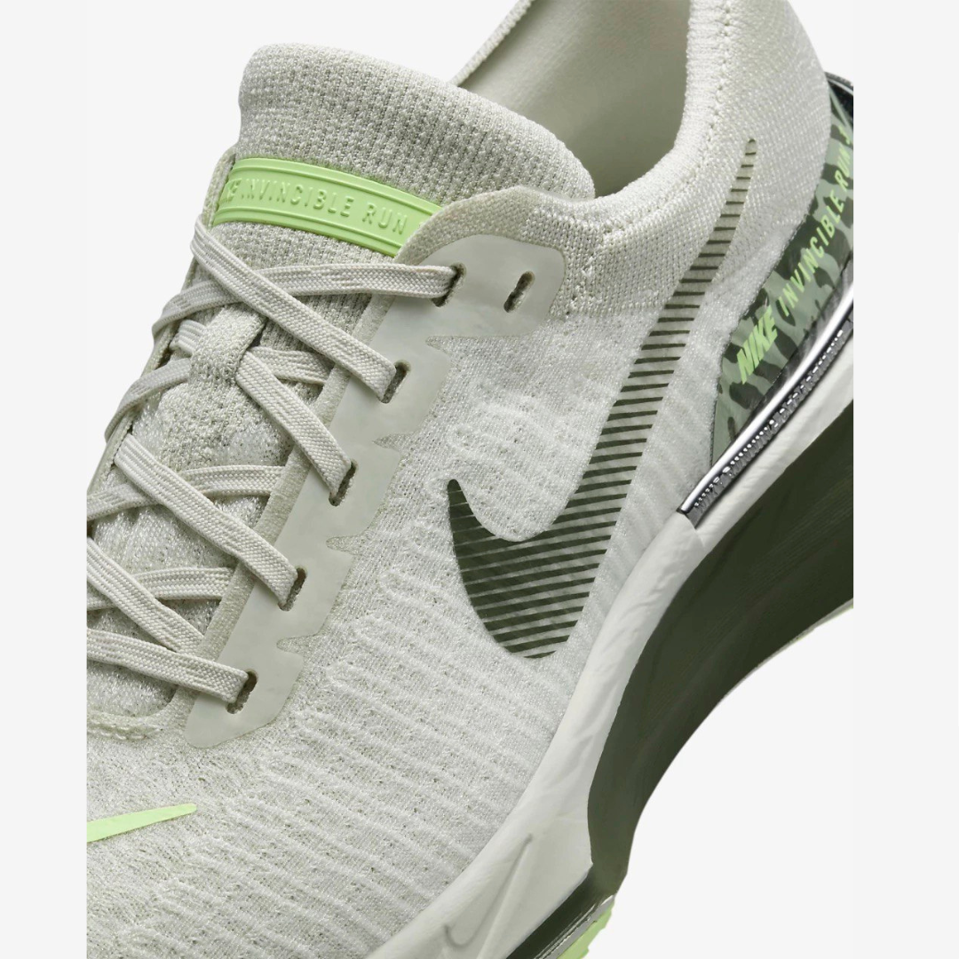 Invincible Run 3 Premium - Light Bone/Barely Volt