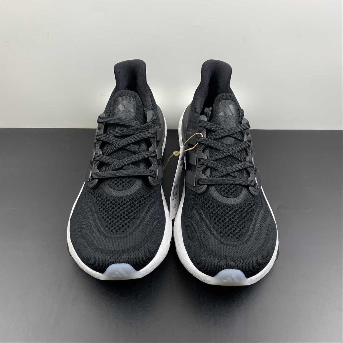 Ultraboost Light 23 Preto e Branco