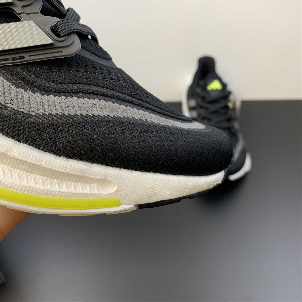 Ultraboost Light 23 Preto com Verde