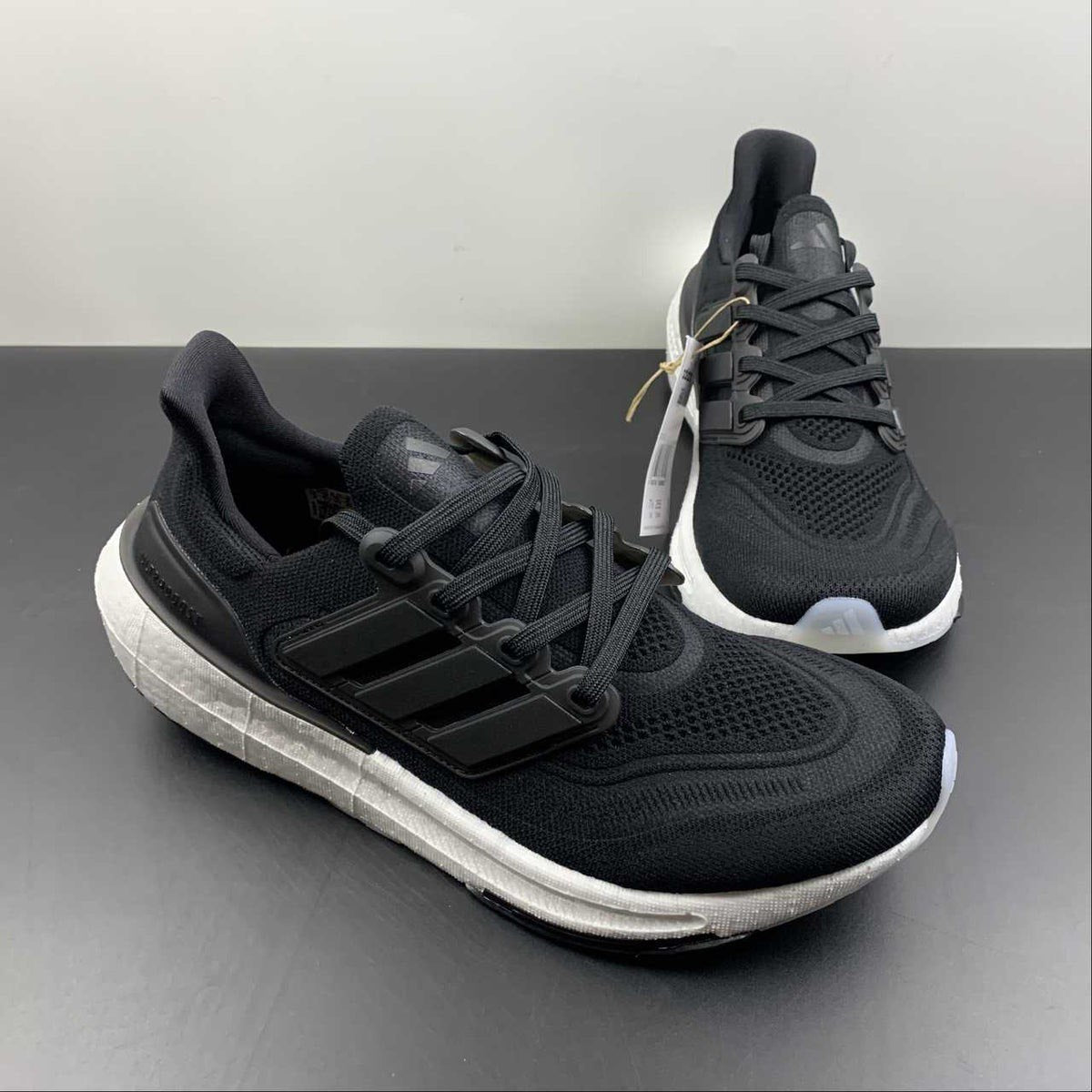 Ultraboost Light 23 Preto e Branco