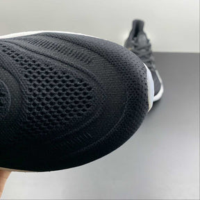 Ultraboost Light 23 Preto e Branco