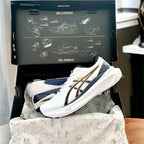 Gel-Kayano 30 - Branco com Azul Marinho e Dourado