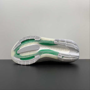 Ultraboost Light 23 Branco com Verde