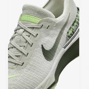 Invincible Run 3 Premium - Light Bone/Barely Volt